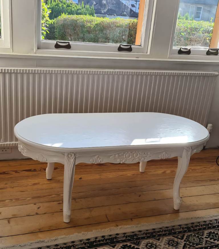 Shabby chic White Oval Coffee Table – Good Condition