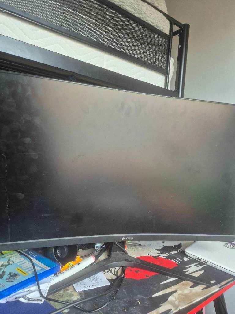 Crua 24 inch curved monitor 
