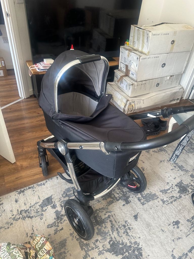 Mamas & Papas Ocarro 5 Piece Pushchair Travel System – Pushchair, Carrycot & Seat – Black