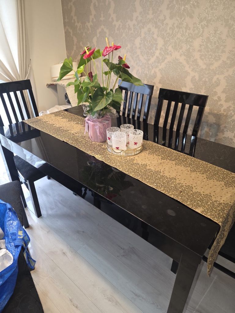 Free to uplift dining table - no chairs 