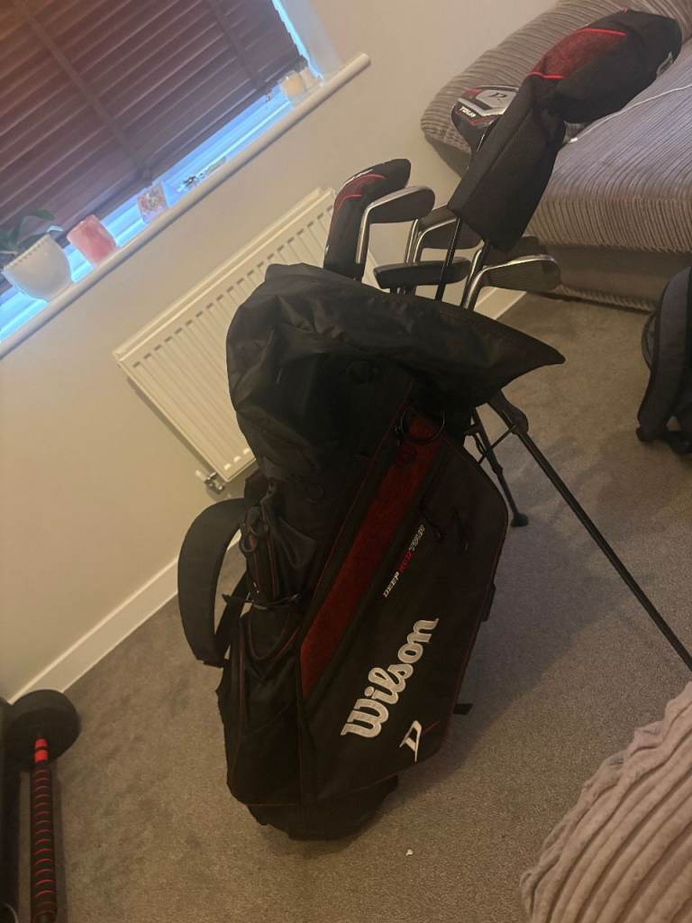 Wilson Deep Red Tour 10 Piece Golf Stand Bag Package Set - comes with PRO V1 gold balls worth £50!