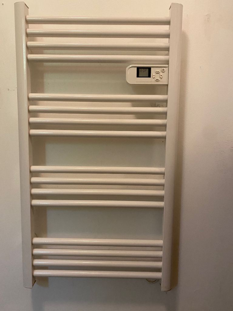 White Heated Electric Towel Rail Radiator 