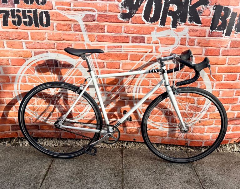 Gents charge plug fixie bike, 22” frame 700c wheels £85