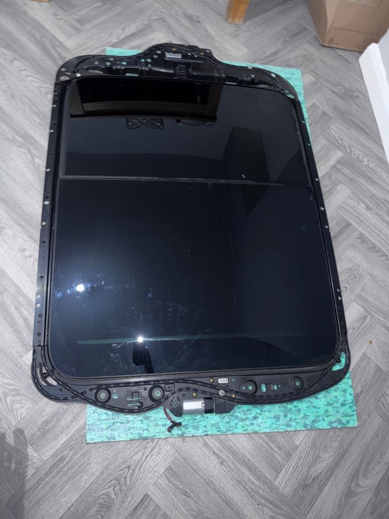 Audi RSQ3/Q3 2014+ Panaramic roof working collection or delivery 