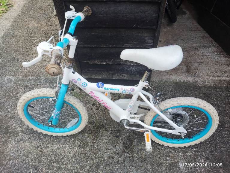 Girls bike for sale 