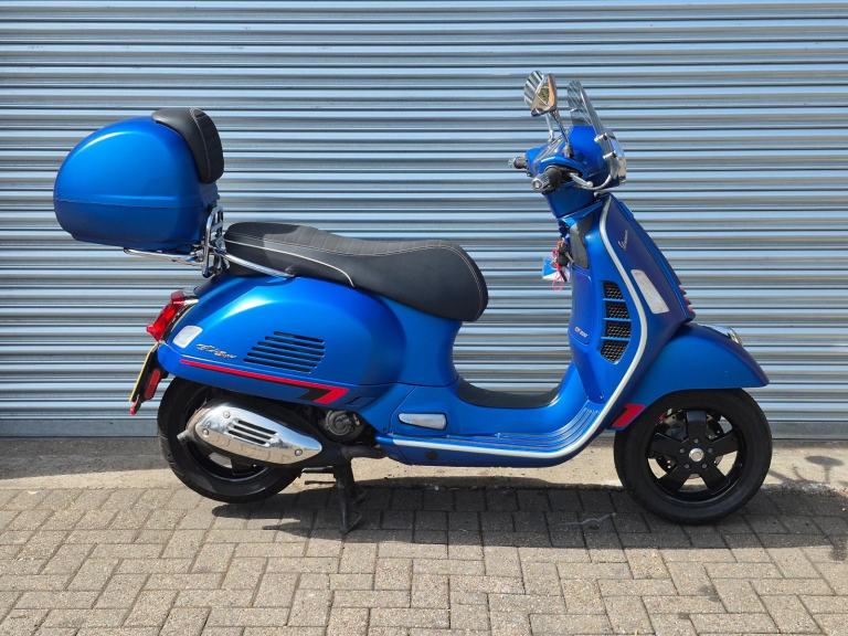 Piaggio Vespa GTS 300 SuperSport