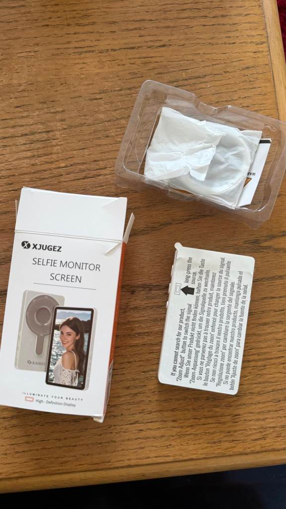 Vlog Selfie Monitor Screen (Wireless, Magnetic Mount)