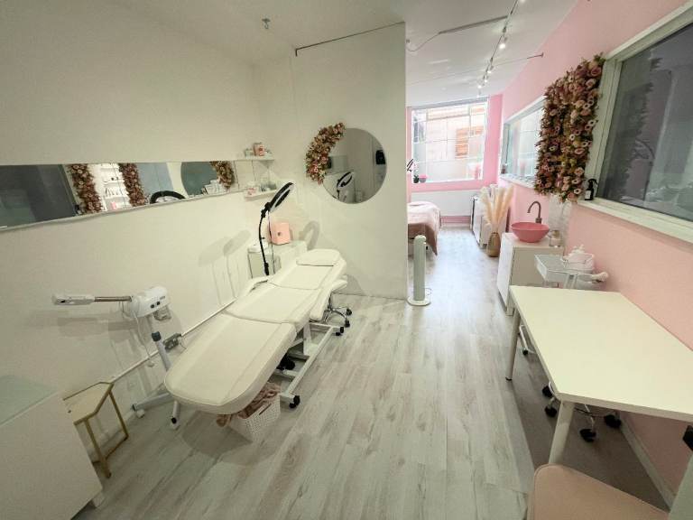 Beauty Room | Therapy Room | Salon to Rent in Hackney Wick E9