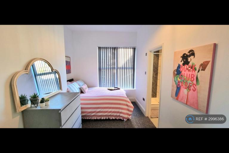 2 bedroom flat in Derby Road, Nottingham, NG7 (2 bed) (#2996386)