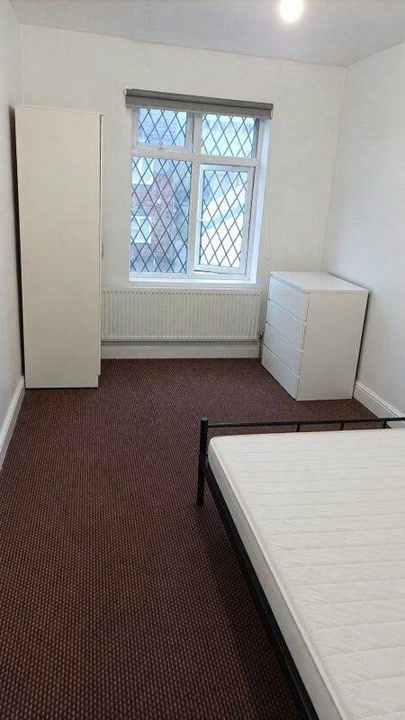 Double Room available in Dudley, DY2 (Housing Benefits Accepted)