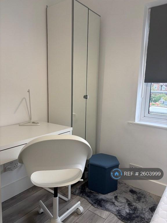 1 bedroom in Whitton Dene, Isleworth, TW7 (#2603999)