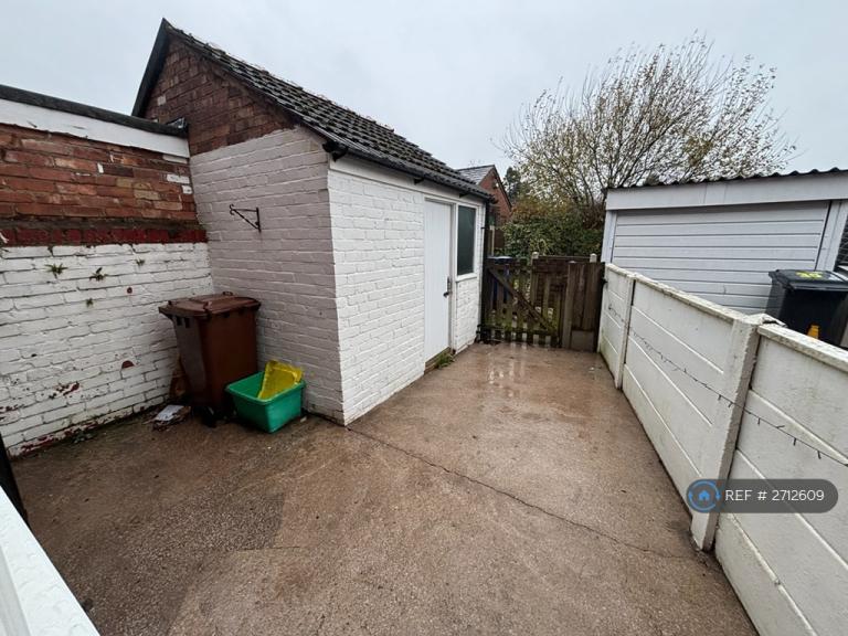 2 bedroom house in Ryden Avenue, Leyland, PR25 (2 bed) (#2712609)