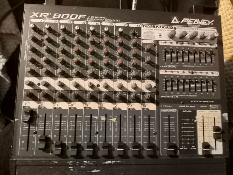 Peavey XR 800 F Powered Mixer