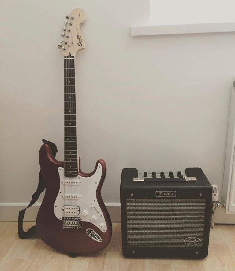 Electric Guitar, Amp & accessories (Perfect Christmas Present)