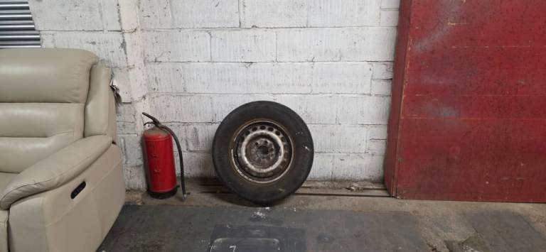 Sprinter wheel with tyre 235 65 16
