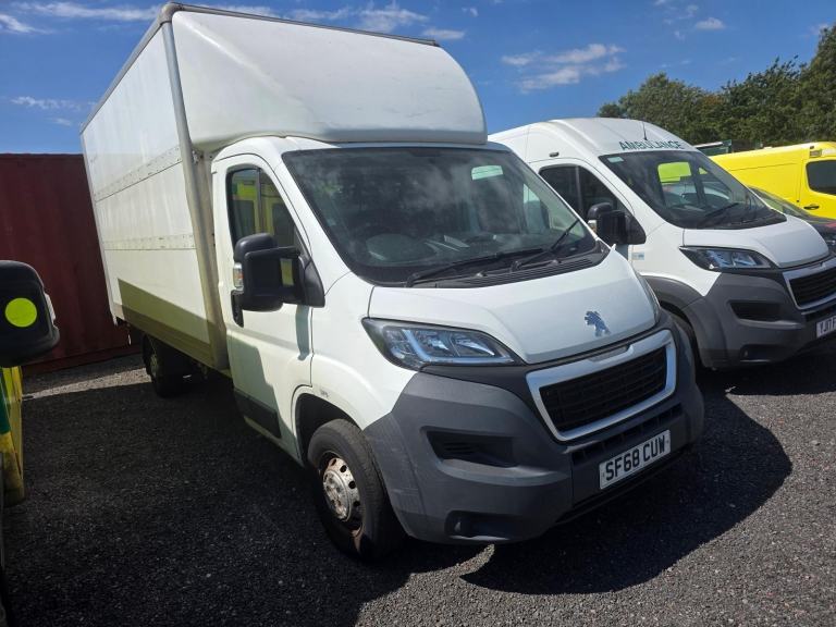 Peugeot Boxer 2.0 Luton Box Van with Tail Lift 68 Reg 