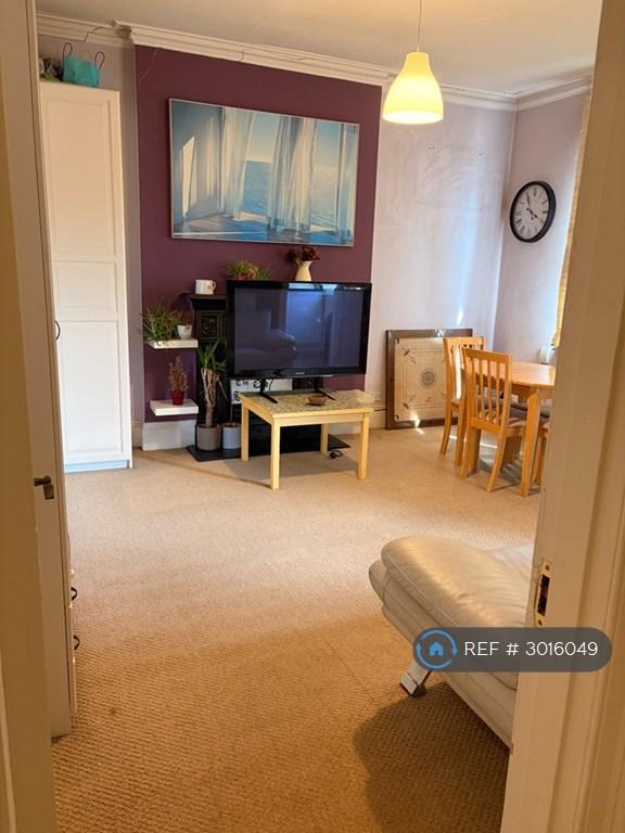 2 bedroom flat in Madeley Road, London, W5 (2 bed) (#3016049)