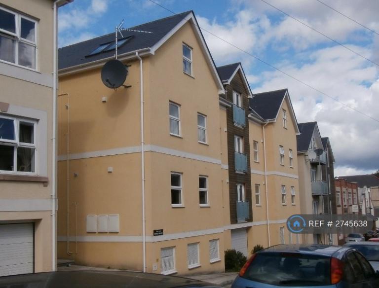 2 bedroom flat in Royal Court, Newton Abbot, TQ12 (2 bed) (#2745638)