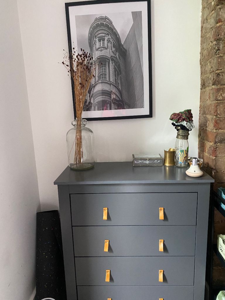 Stylish Grey Chest of 4 Drawers 