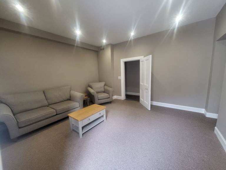 Fully Furnished, very spacious, Elegant 1 Bedroom Flat