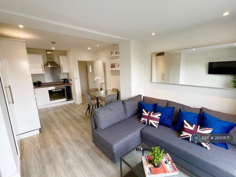 2 bedroom flat in Spa Road, London, SE16 (2 bed) (#2820871)