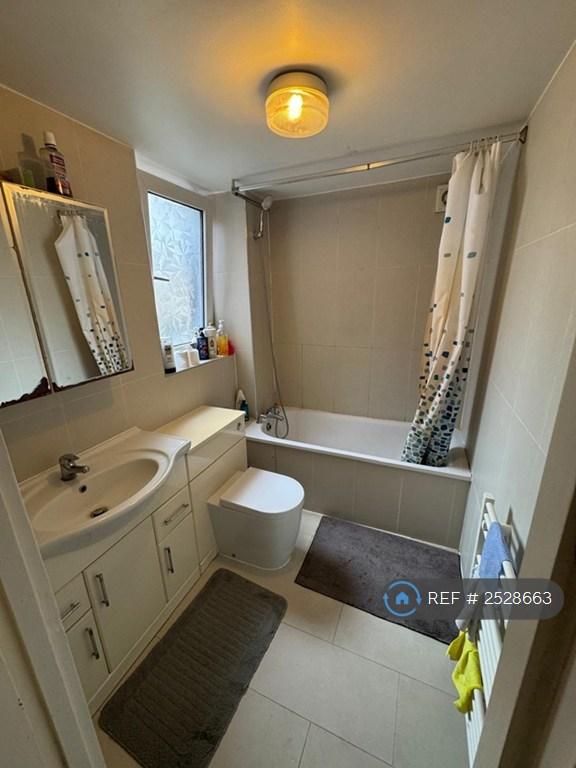 1 bedroom in Oakley Square, Mornington Crescent, London, NW1 (#2528663)