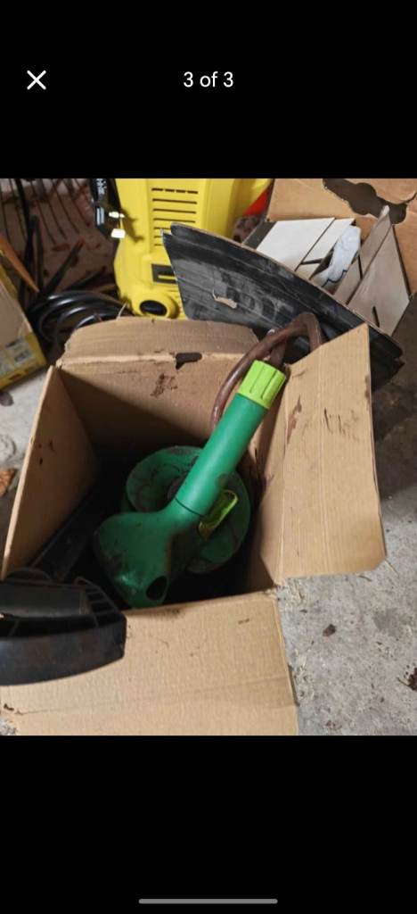 Cuprinol Spray & Brush 2-in-1 Pump Sprayer. 