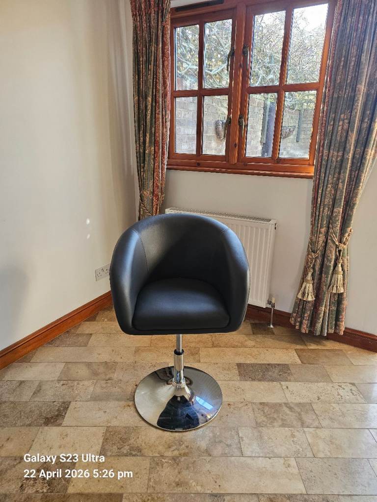 Black Swivel Tub Chair. Collection only Chorleywood 