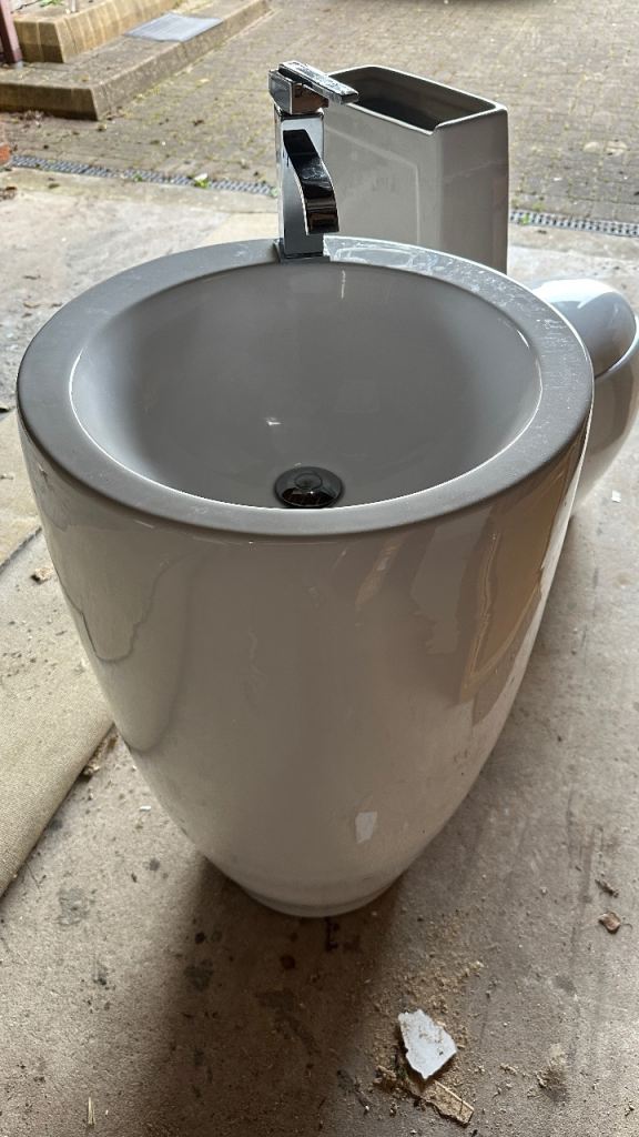 White Pedestal Basin with Modern Mixer Tap – Good Condition