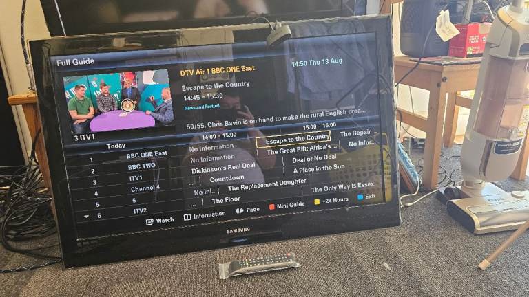 Nice big 40 inch Samsung tv full hd with hdmi ports and new remote