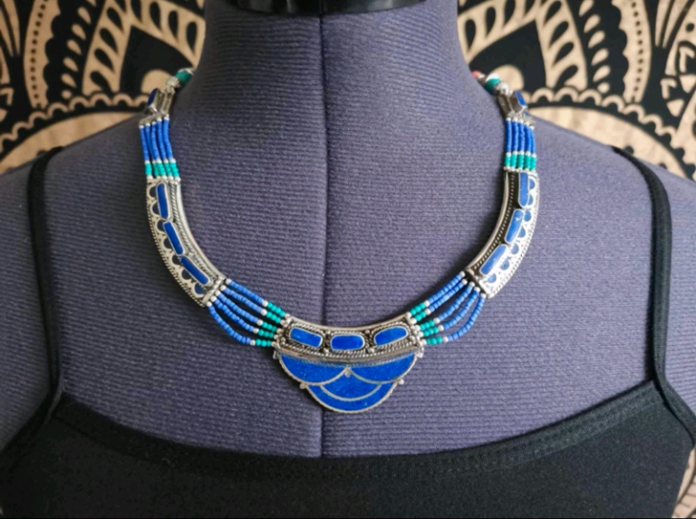 Silver pleated tibetan necklace with lapis lazuli, turquoise and coral