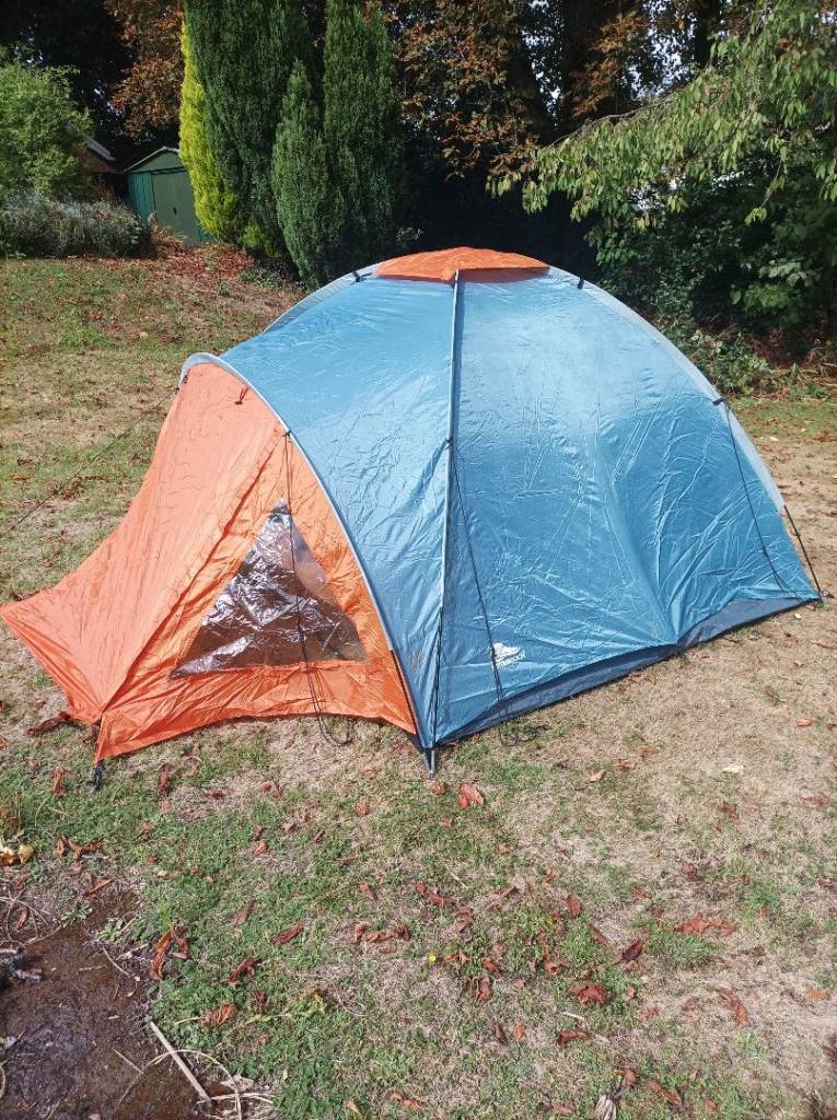 Igloo tent, complete.