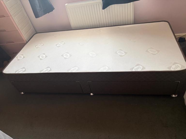 Single Divan Bed with Storage Drawers – Good Condition