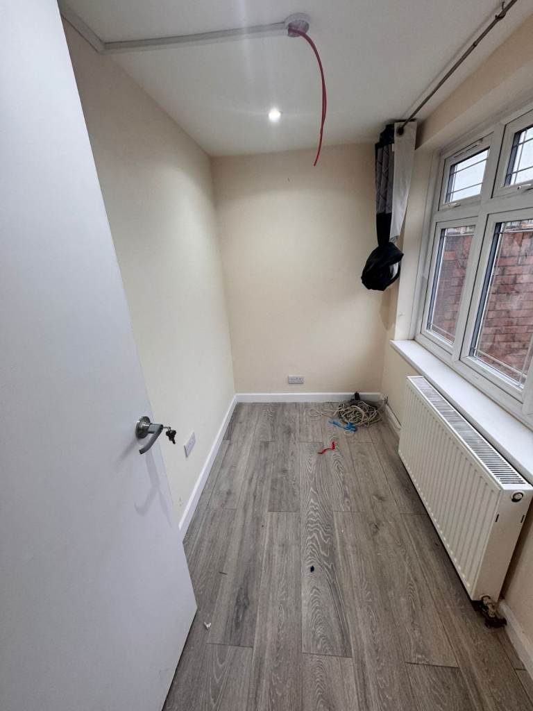 9-Bedroom Ensuite HMO in Hayes – Available for Company Let