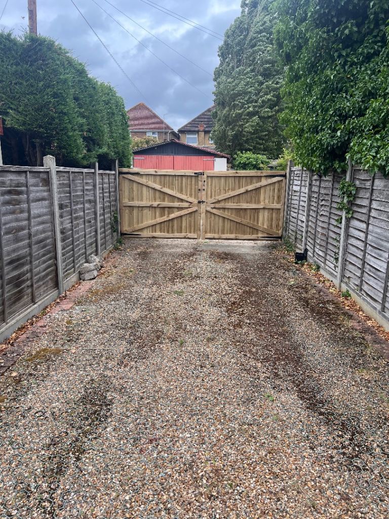 Garage and driveway for rent 