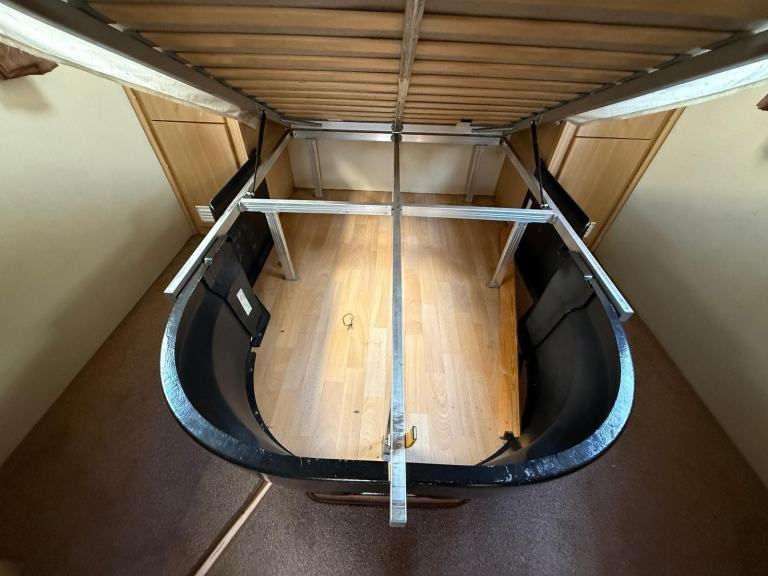 Abbey Vogue 2 610 Twin Axle Rear Island Bed Middle Bathroom