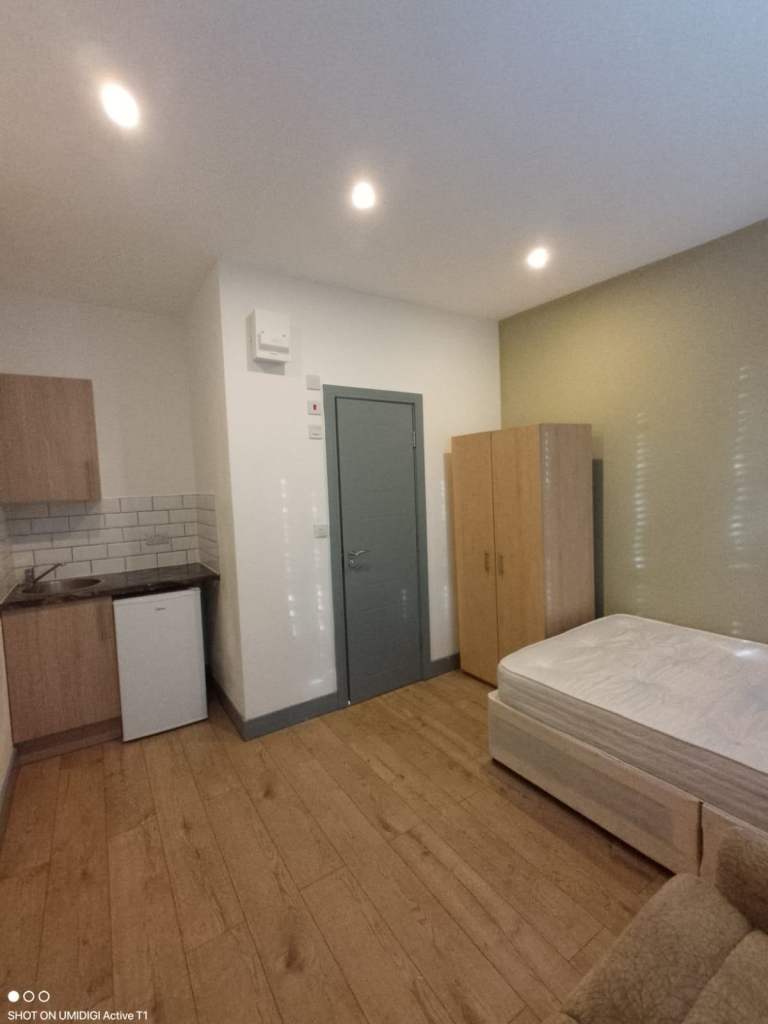 HMO Studio to Rent in Surrey Area, (TW15 2QT) DSS welcome (over 35 years)