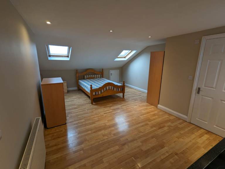 Large loft studio to rent on West Hendon Broadway. Access to shared garden. Inc gas & water bills