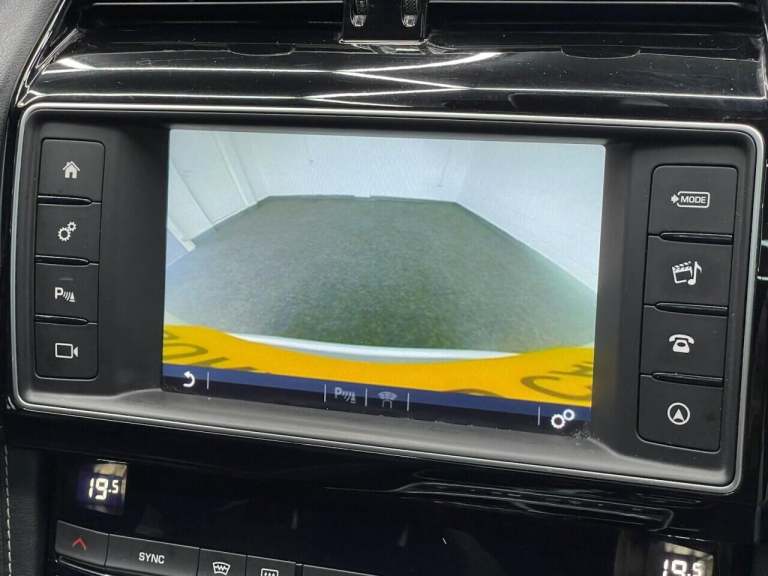 2016 Jaguar F-Pace 3.0d V6 S 5dr Auto AWD ESTATE DIESEL Automatic