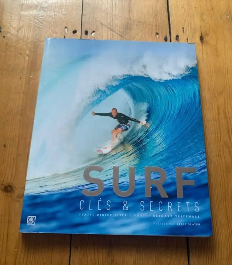 Coffee table book Surf: Clés & Secrets Book Book by Didier Piter with photos by Bernard Testemale.