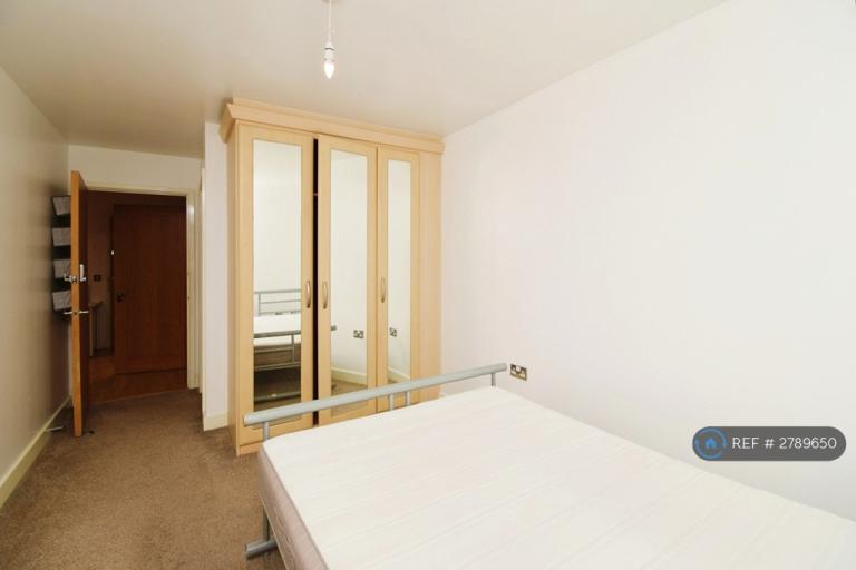 1 bedroom in Switch House, London, E14 (#2789650)