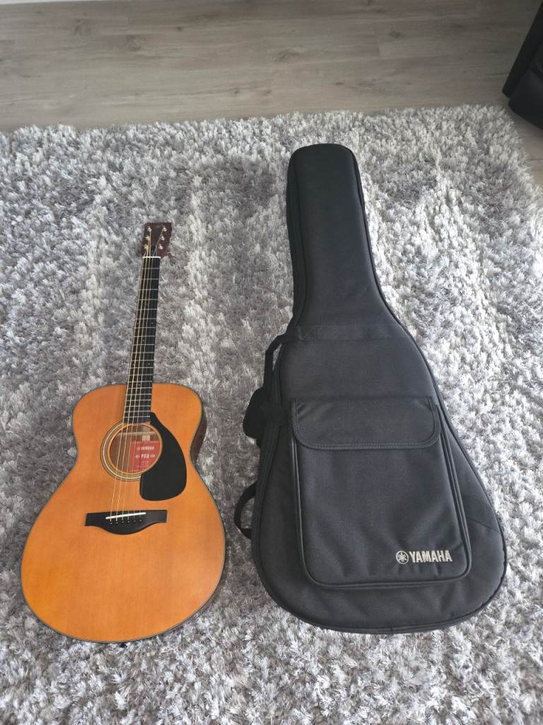 Yamaha fs3 acoustic guitar 