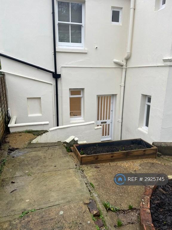 2 bedroom flat in Beaconsfield Villas, Brighton, BN1 (2 bed) (#2925745)