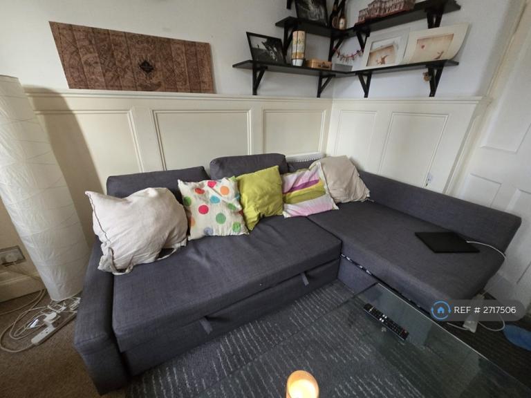 2 bedroom flat in Richmond Place, Edinburgh, EH8 (2 bed) (#2717506)