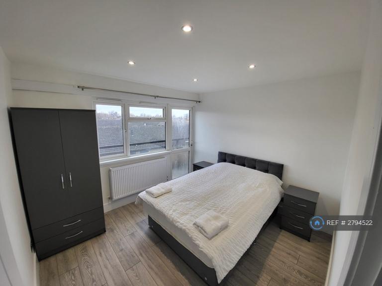 1 bedroom in Crown Road, Sutton, SM1 (#2794522)