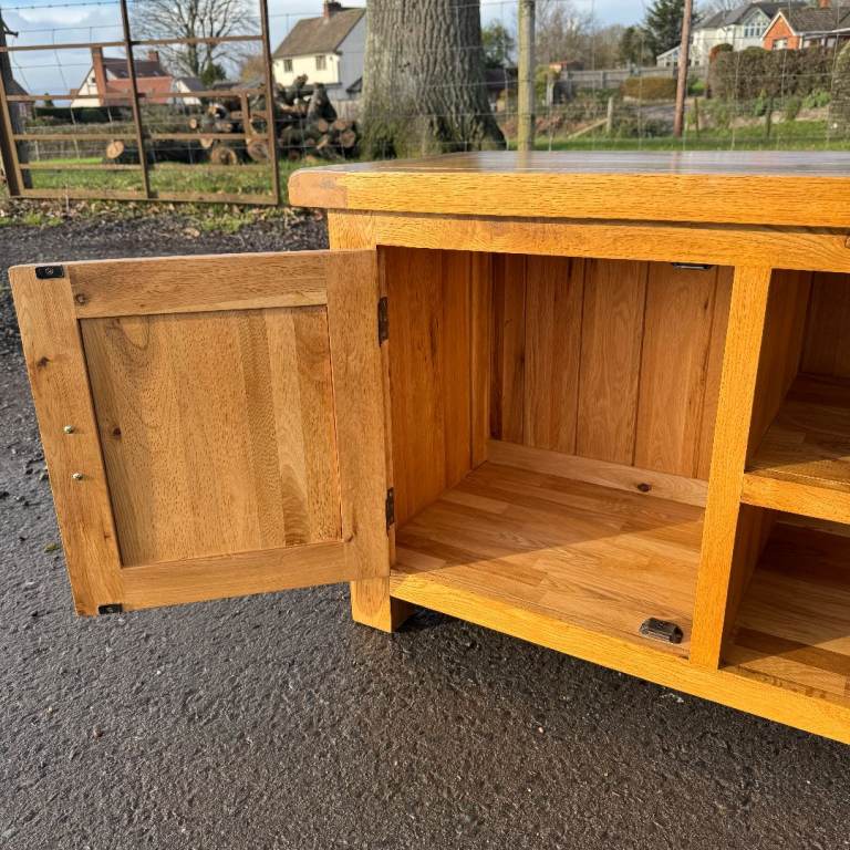 Solid Oak TV Unit Modern Oak Furnitureland Cabinet Stand Rustic Original
