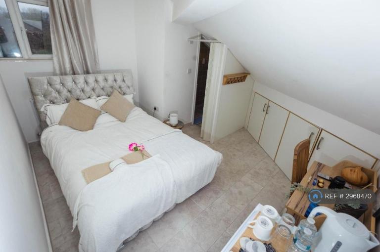 1 bedroom in Slade Lane, Manchester, Greater Manchester, M19 (#2968470)