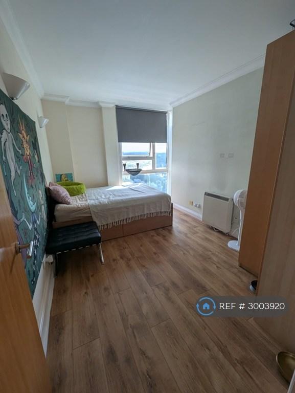 1 bedroom flat in Aegon House, London, E14 (1 bed) (#3003920)