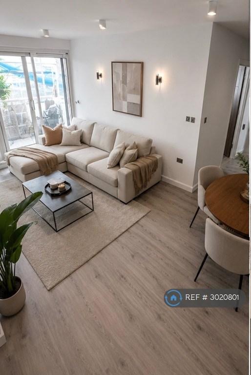 1 bedroom flat in Anglesey House, London, E14 (1 bed) (#3020801)