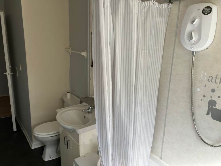 Two bedroom flat near University of Aberdeen available now
